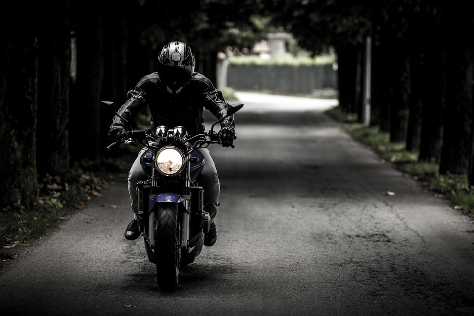 mand og motorcykel